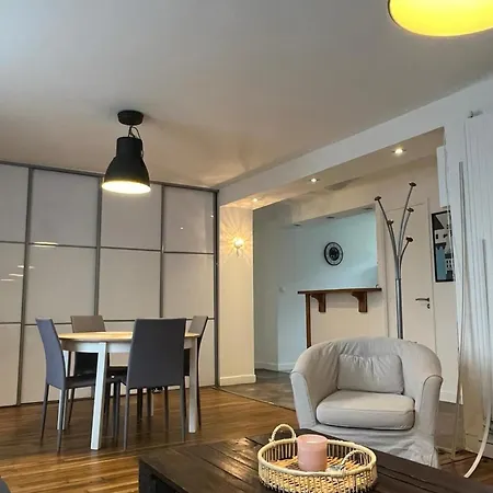 Апартаменты Charming Cozy Nest In